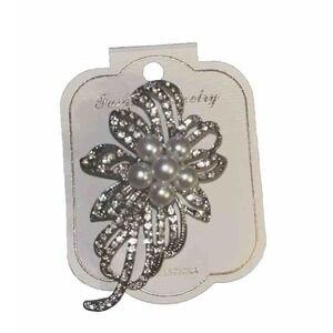 pearl and rhinestone fashion jewelry brooch
